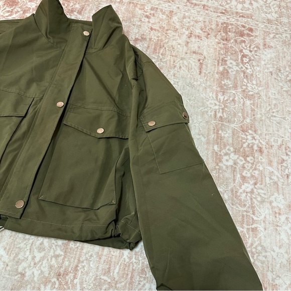 Cropped Cargo Jacket With Pockets - Picture 7 of 14